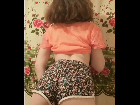 ❤️ Keçika ciwan a seksî li ber kamerayê kurtanên xwe ji xwe dike Pornoya spehî li me ❌️❤